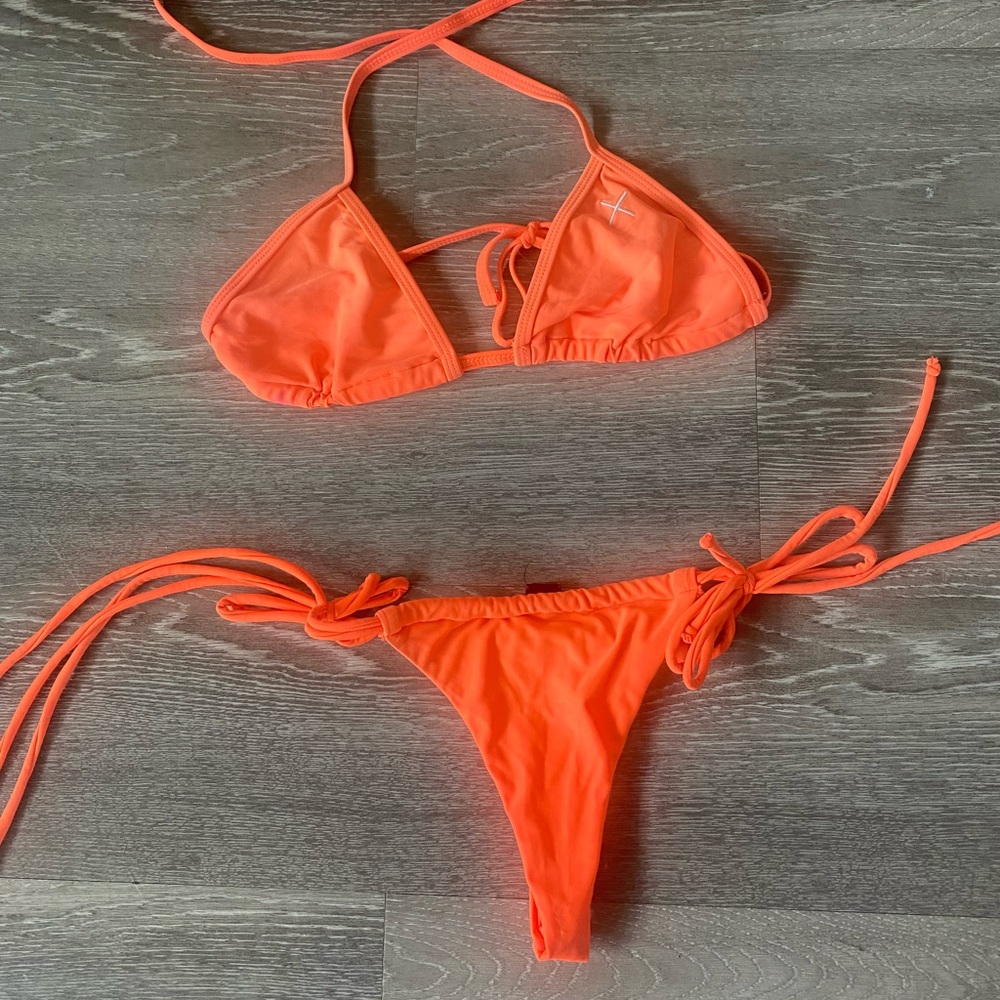 Boutine LA orange bikini